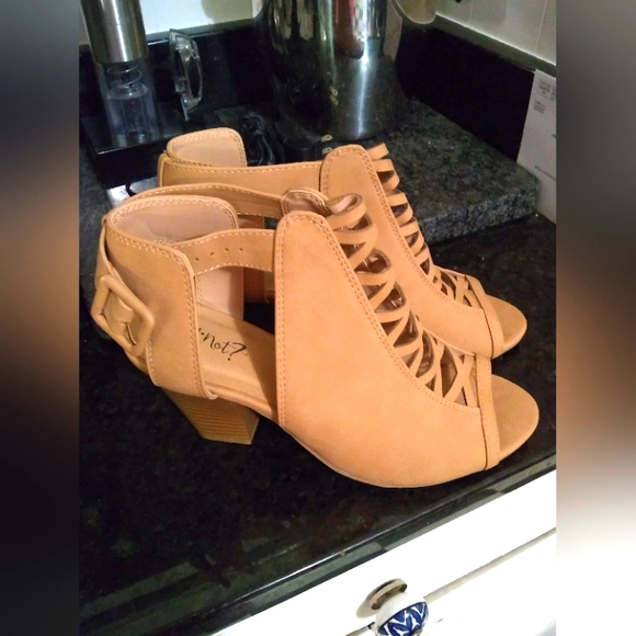 Y.not high heels. Tan. Size 8.5 - Picture 1 of 2
